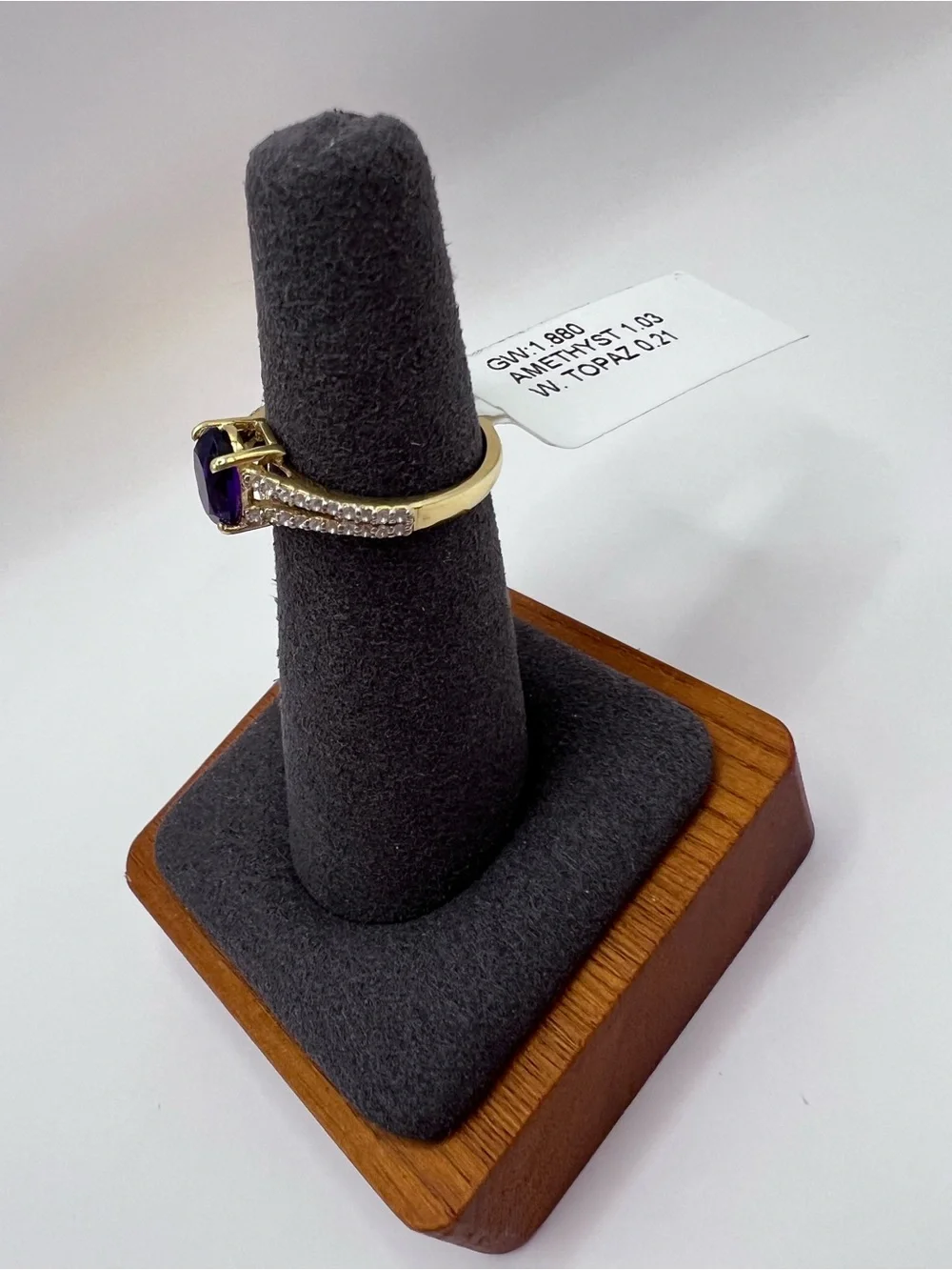 Elegant 1 carat Purple Amethyst Oval Ring with White Topaz Pavé Band - Size 6